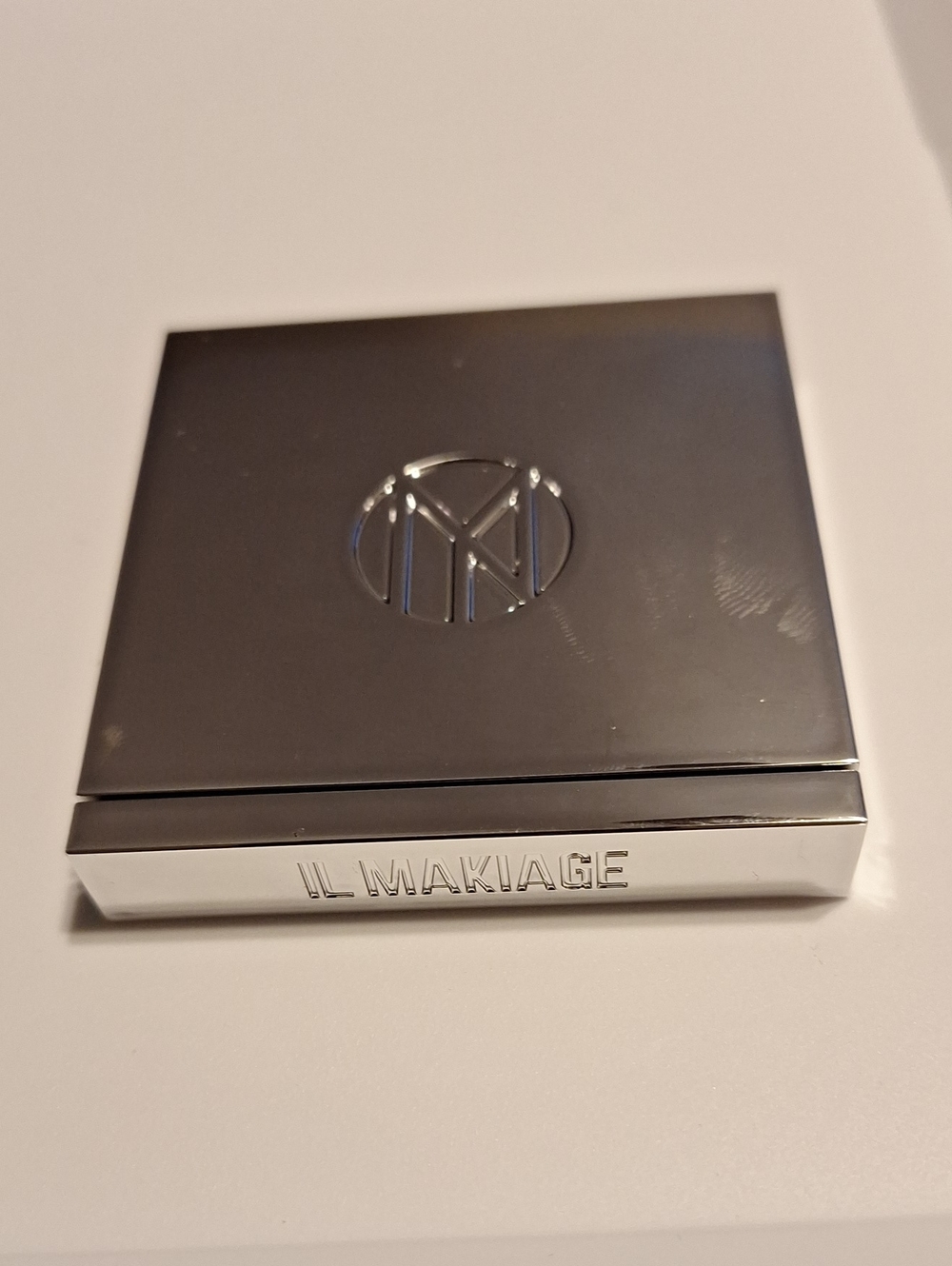IL MAKIAGE Men's Compact Case in Silver